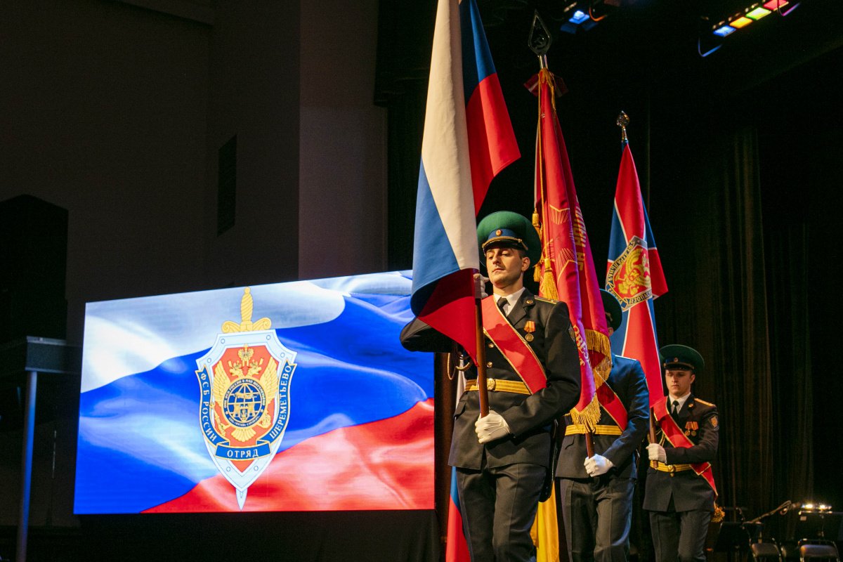 Руководители аэропорта Шереметьево поздравили Отряд пограничного контроля  «Москва» с 90-летним юбилеем / Международный аэропорт Шереметьево